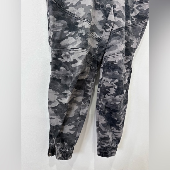 Spanx Women’s Stretch Twill Cargo Joggers - XL - Picture 6 of 12